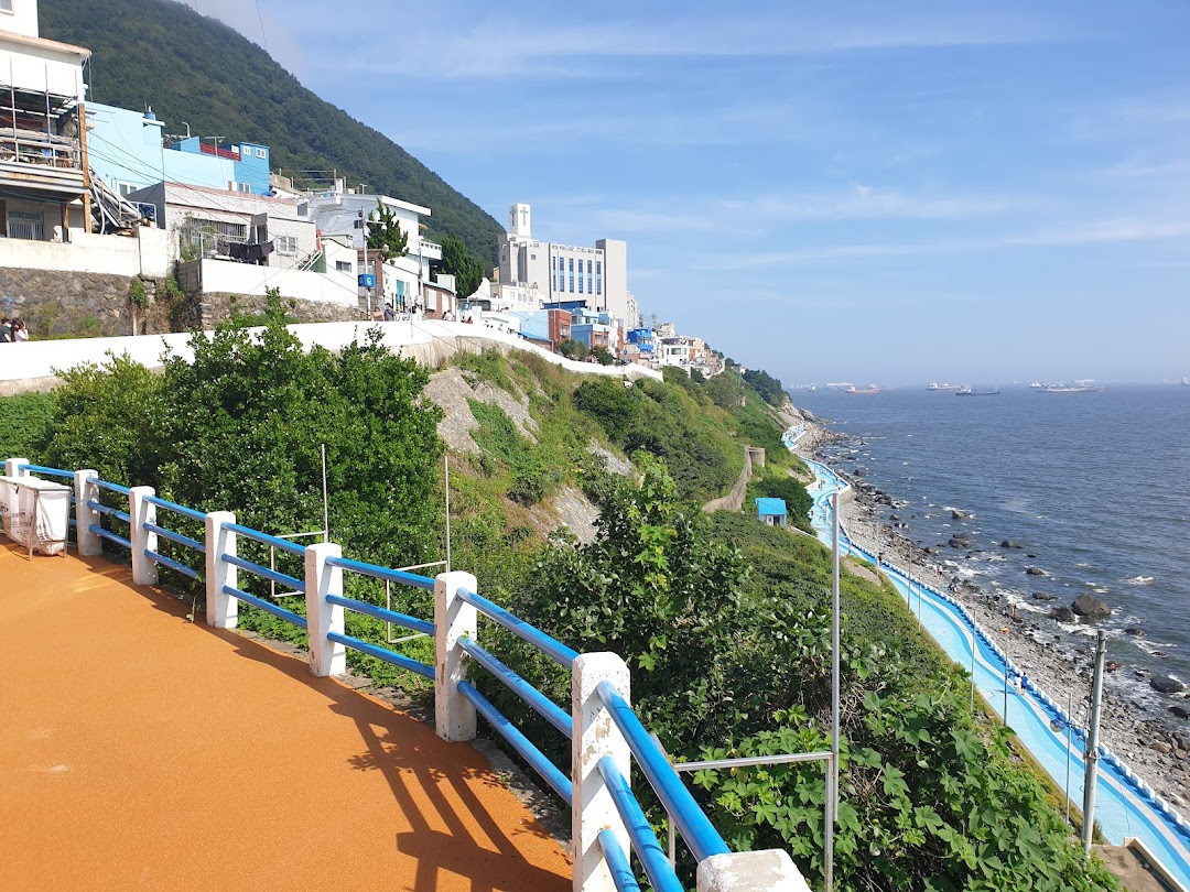 Huinnyeoul Culture Village