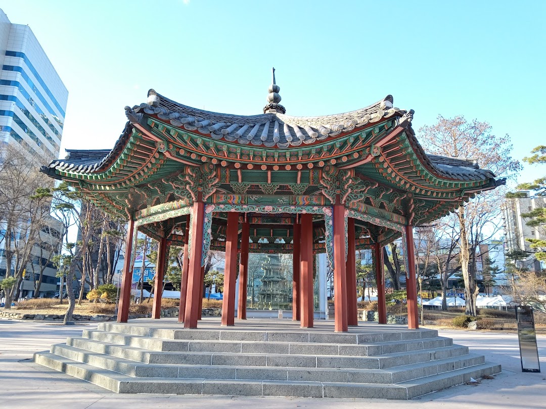 Insadong & Tapgol Park