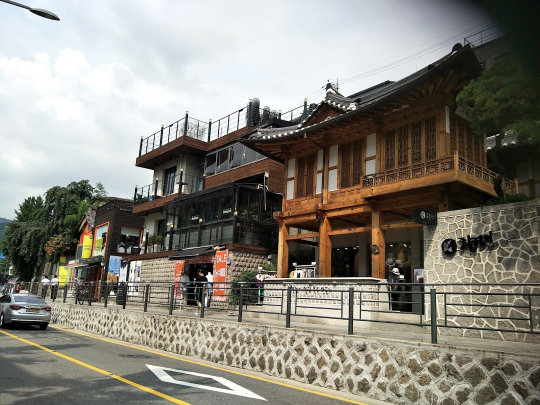 Samcheong-dong Design Street
